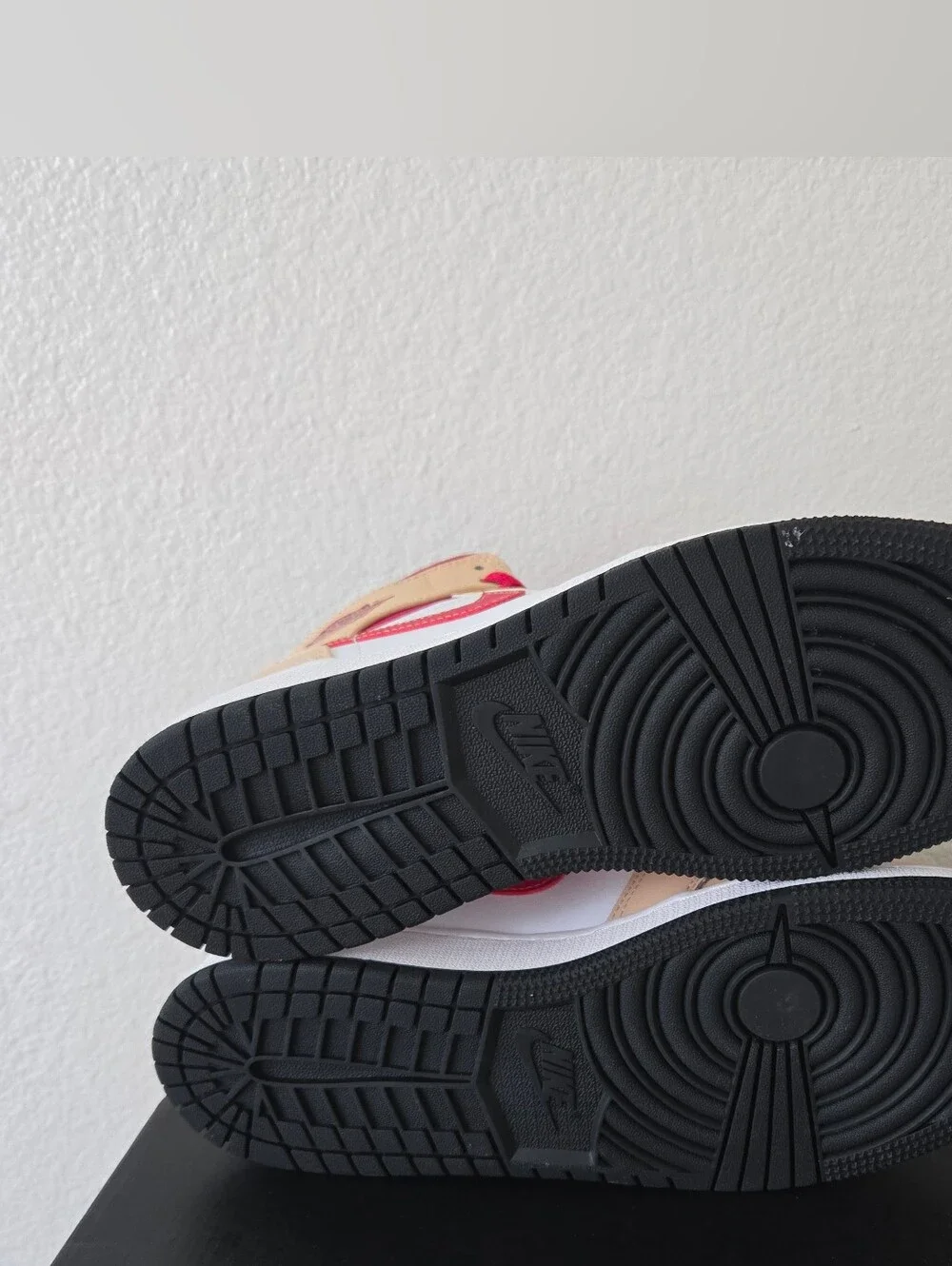 Air Jordan 1 Mid GS Light Curry‎ Cardinal Res size 7Y Women size 8.5 554725-201